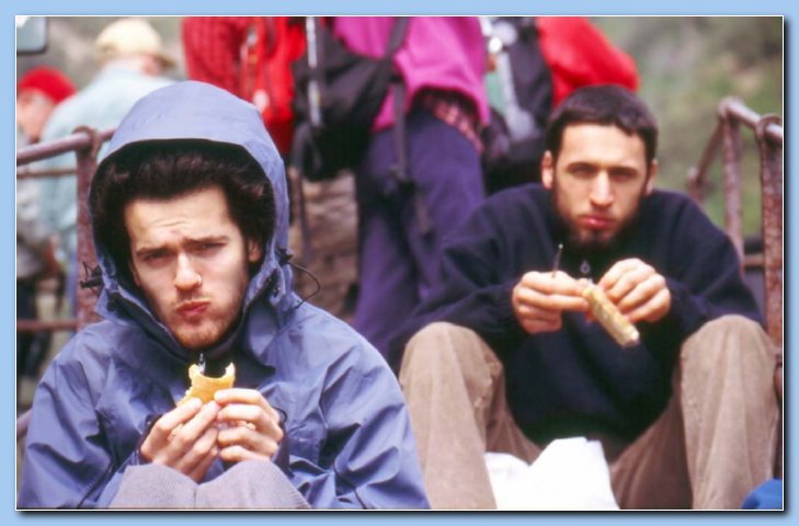 21 Bore e Davide consumano il loro frugale pasto vegetale
